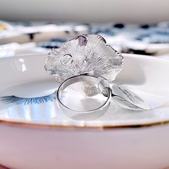 Giani Bernini Two-tone Hibiscus Flower Ring - Picture 6 of 15